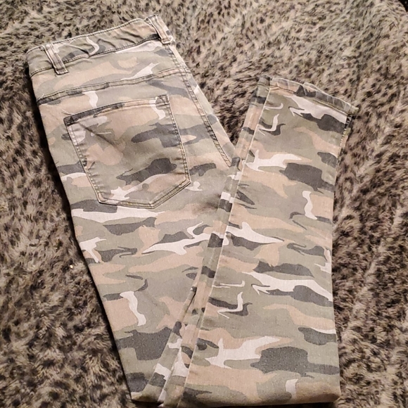H&M Camo Stretch Skinny Jegging - Picture 1 of 7